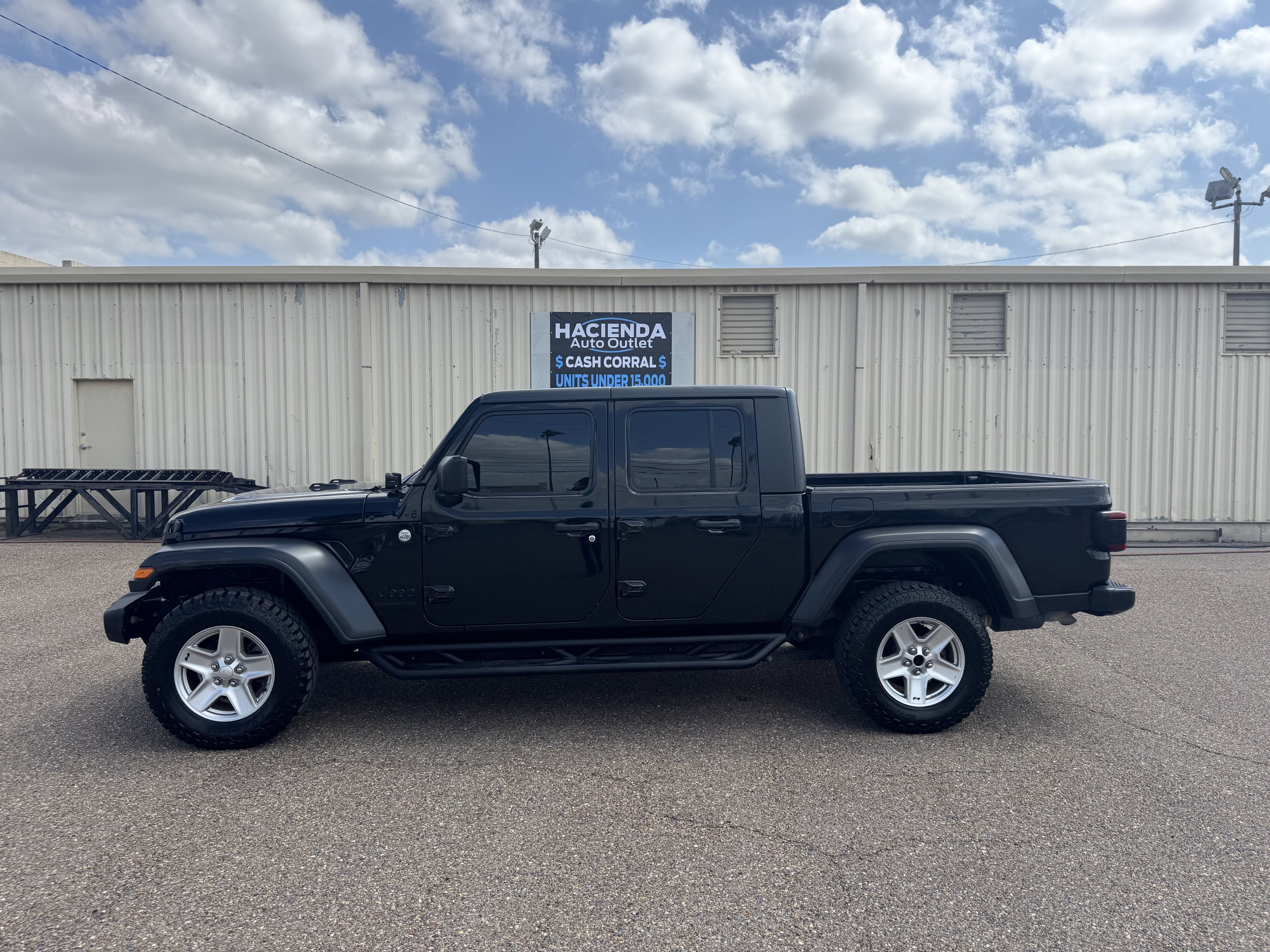 Used 2020 Jeep Gladiator Sport w/ Quick Order Package 24S image 2
