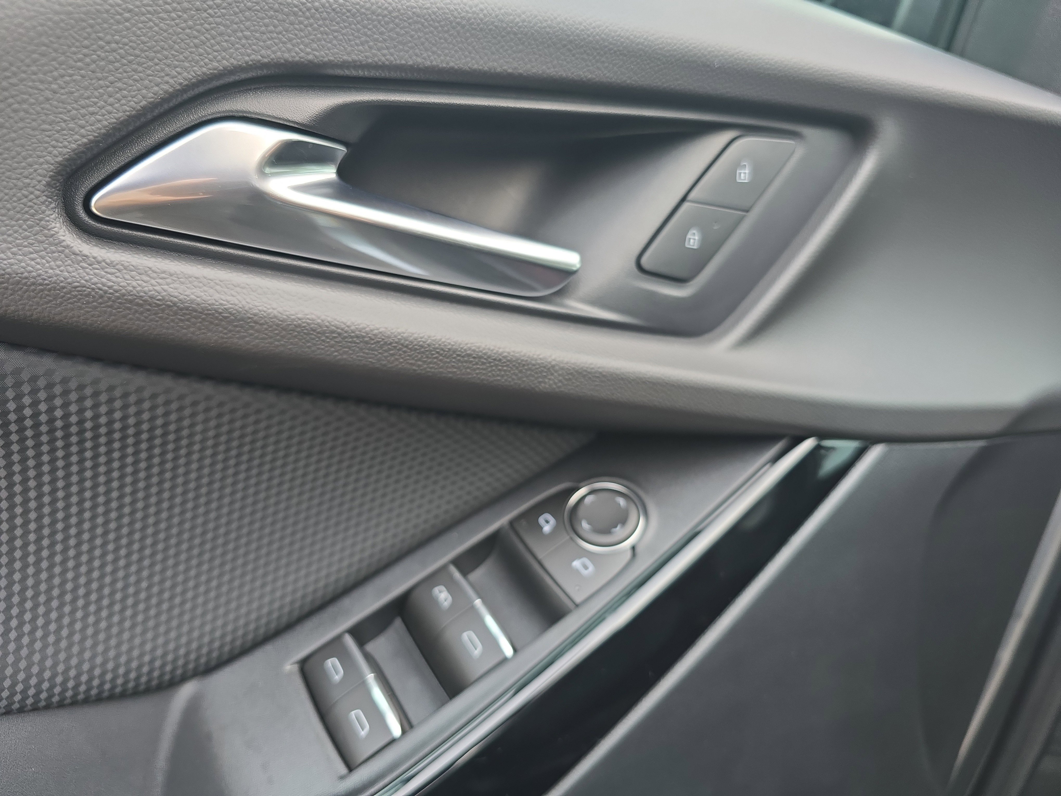 New 2026 Chevrolet Equinox RS w/ LPO, Floor Liner Package image 18