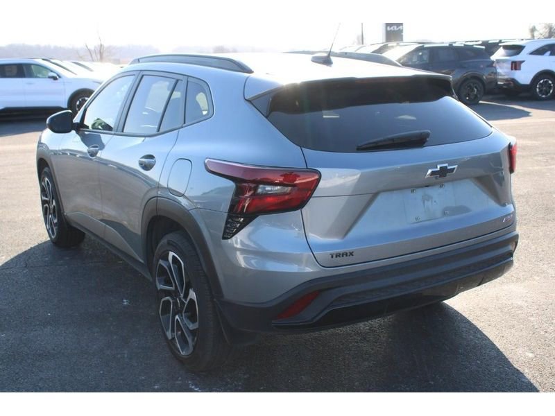 Used 2024 Chevrolet Trax RS w/ Sunroof Package image 6