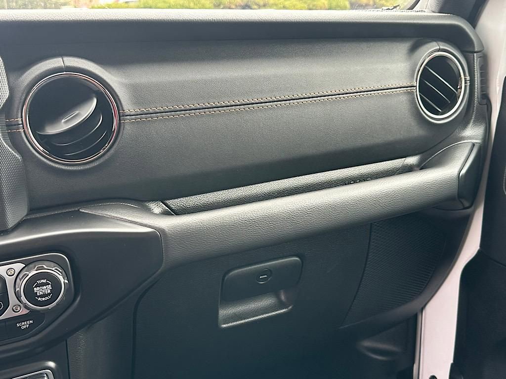 Used 2022 Jeep Gladiator Overland image 31