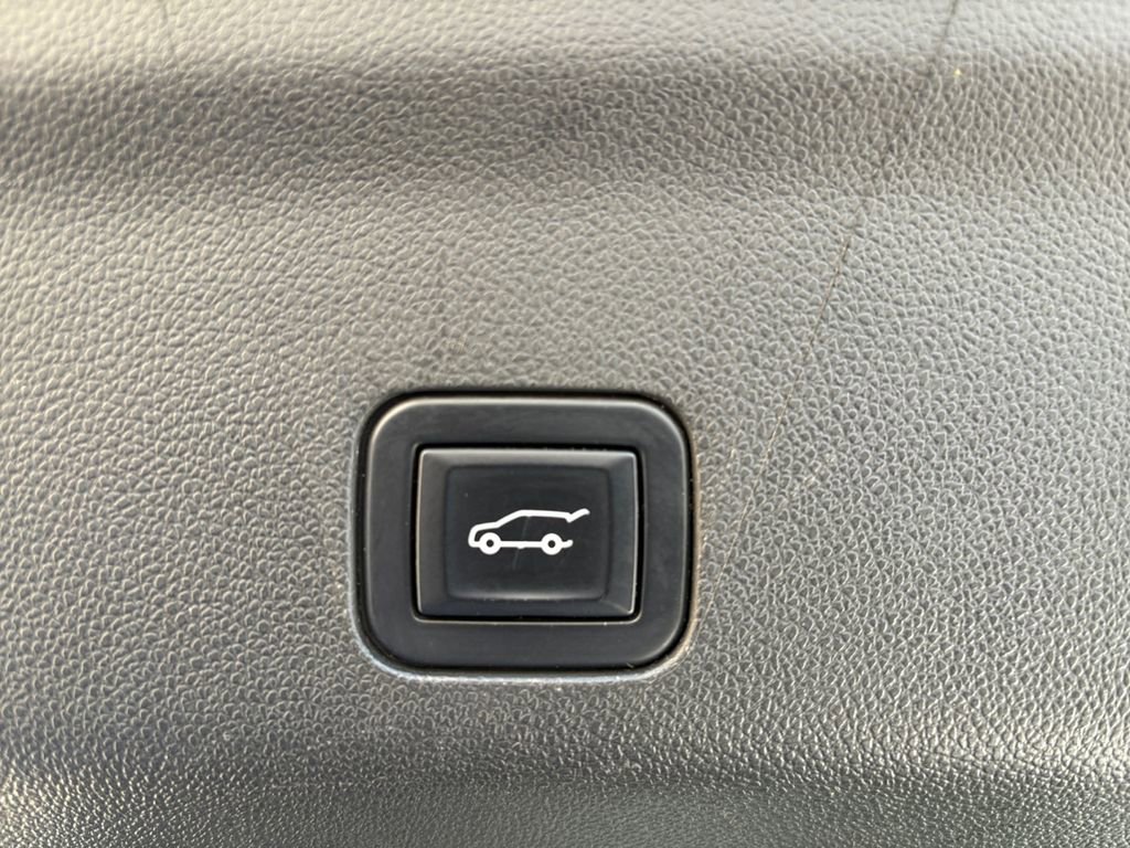 Used 2022 Chevrolet Tahoe RST w/ Luxury Package image 11