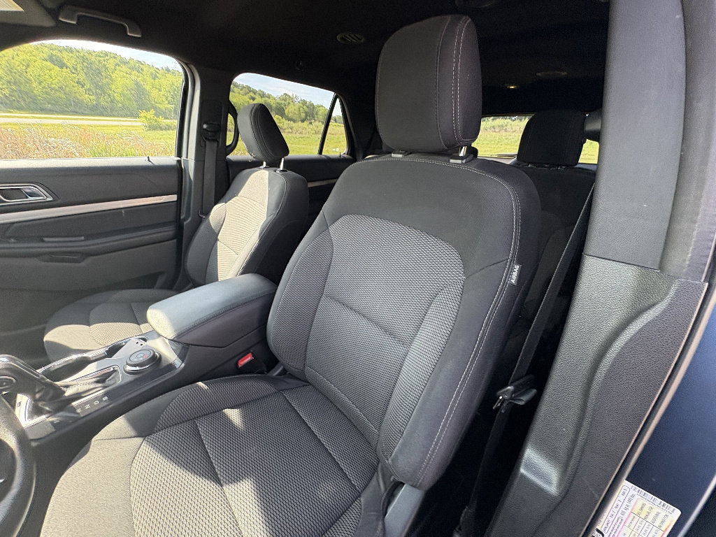 Used 2018 Ford Explorer XLT AWD/4WD image 32