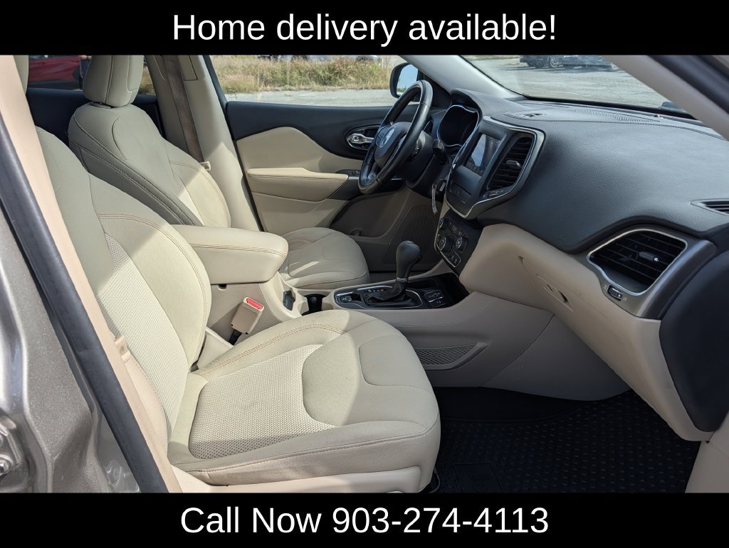 Used 2019 Jeep Cherokee Latitude w/ Cold Weather Group FWD image 32