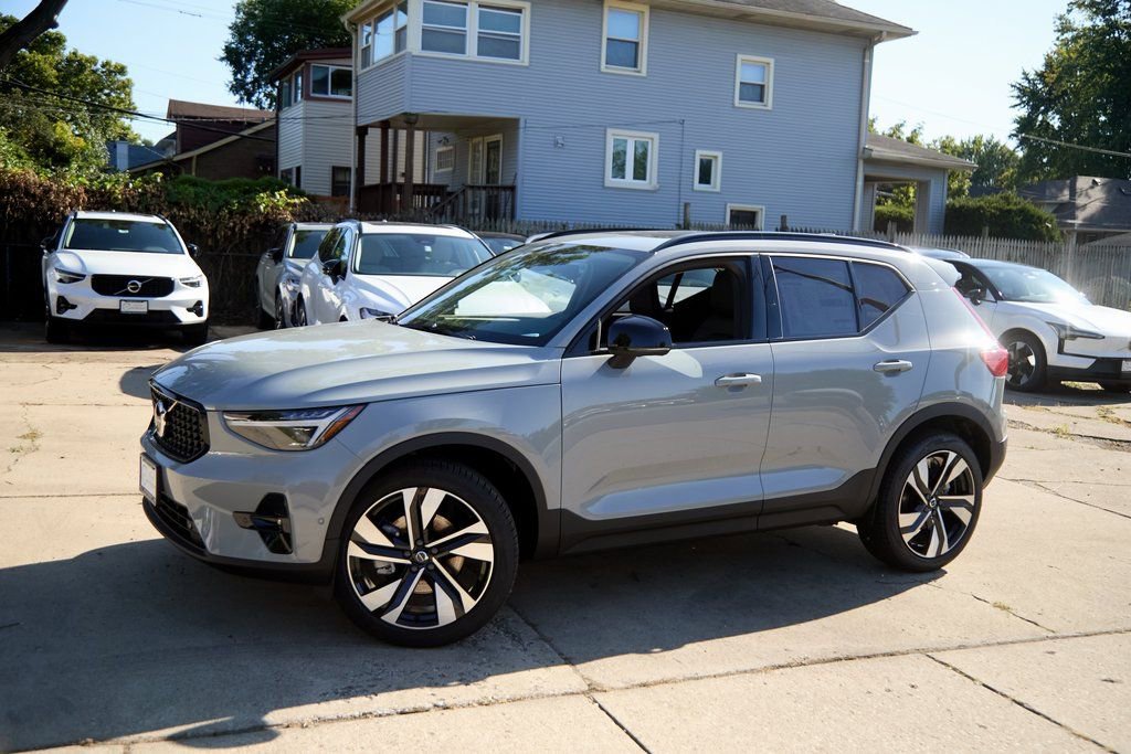 New 2026 Volvo XC40 B5 Ultra w/ Climate Package image 3