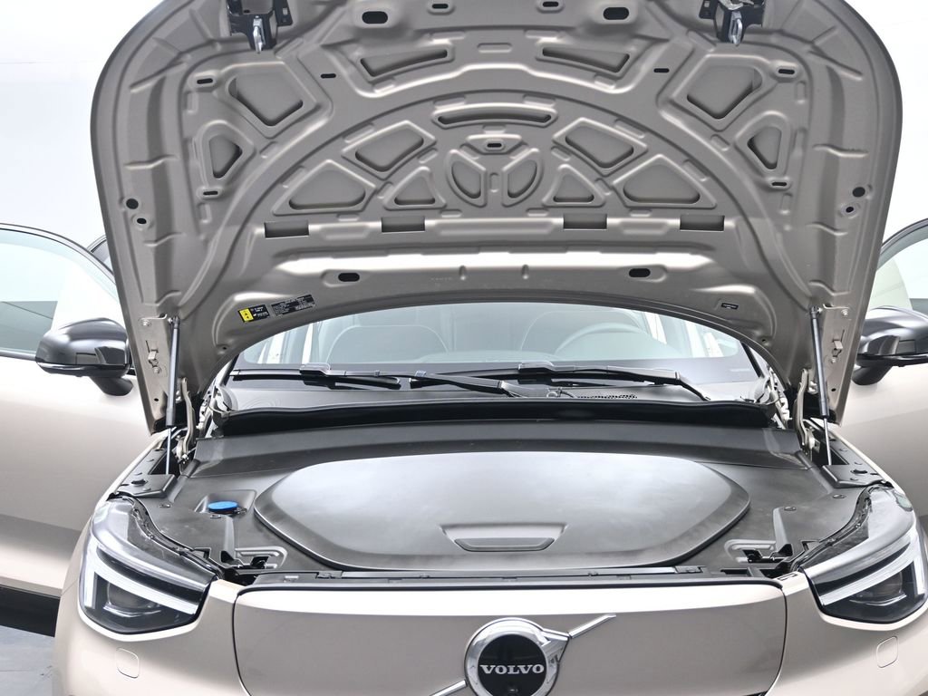 Used 2023 Volvo XC40 Recharge Ultimate image 20