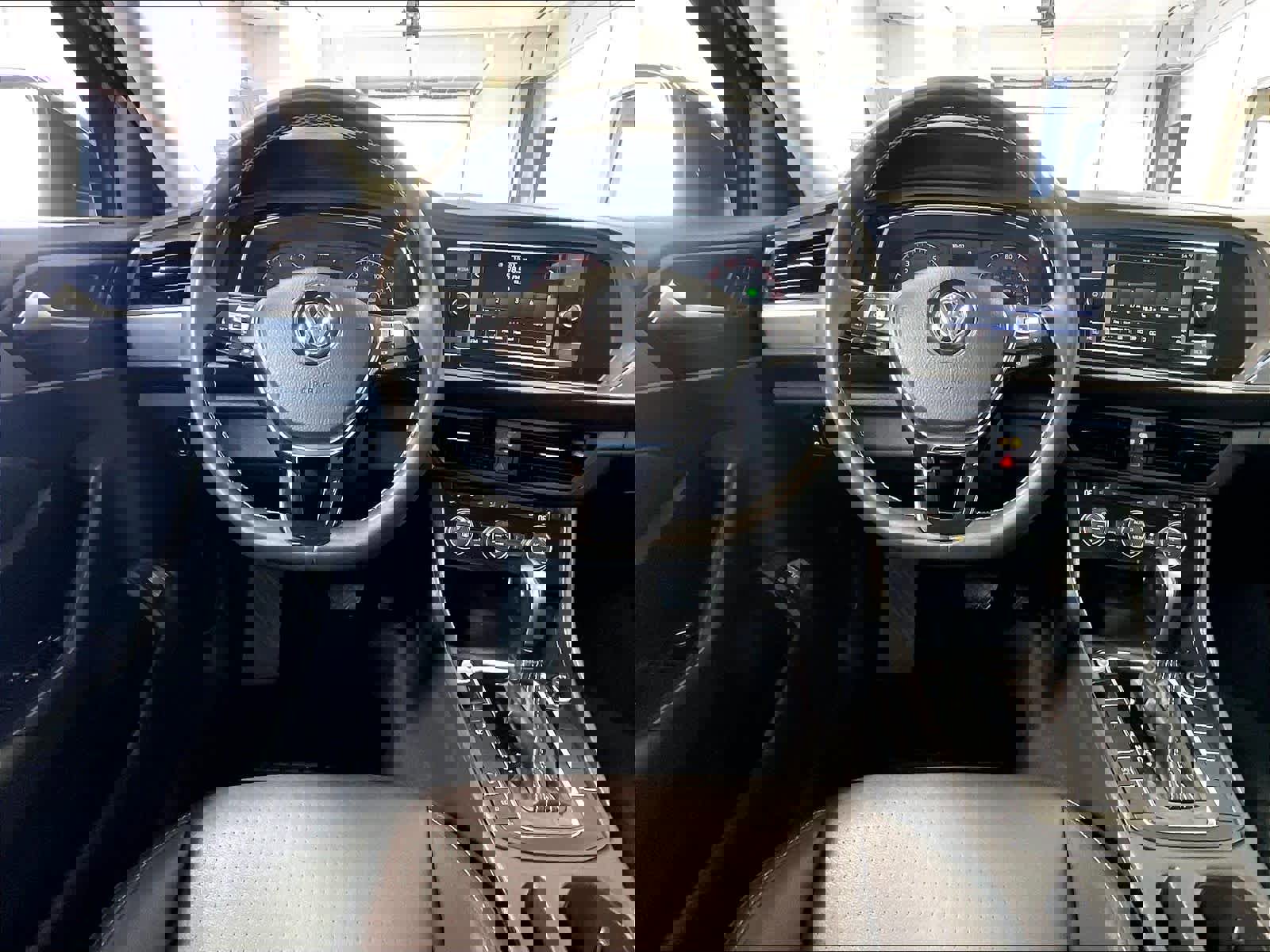 Used 2021 Volkswagen Jetta SE w/ SE Cold Weather Package image 17