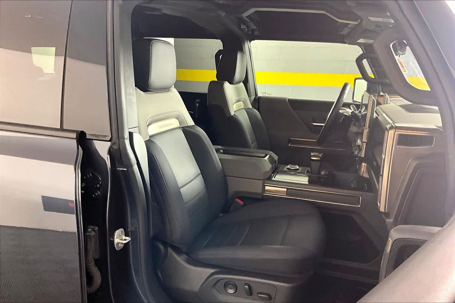 Used 2025 GMC Hummer EV 3X w/ LPO, Sport Package AWD/4WD image 8