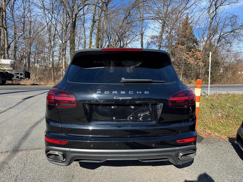 Used 2017 Porsche Cayenne Platinum Edition w/ Premium Package (PJV) AWD/4WD image 11