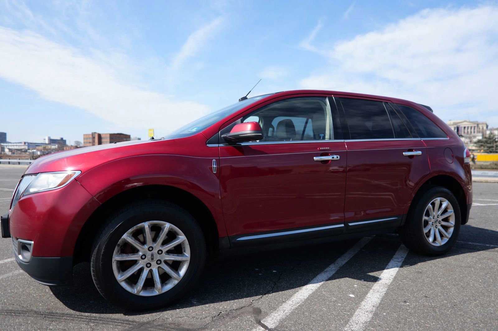 Used 2013 Lincoln MKX AWD image 4