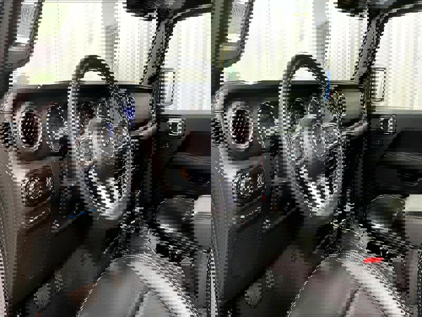 Used 2023 Jeep Wrangler Sahara w/ Cold Weather Group AWD/4WD image 8