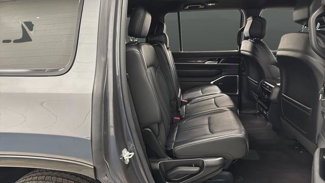 Used 2022 Jeep Wagoneer Series III AWD/4WD image 23