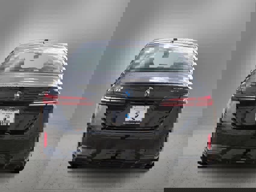 Certified 2025 BMW i5 xDrive40 w/ M Sport Package image 7