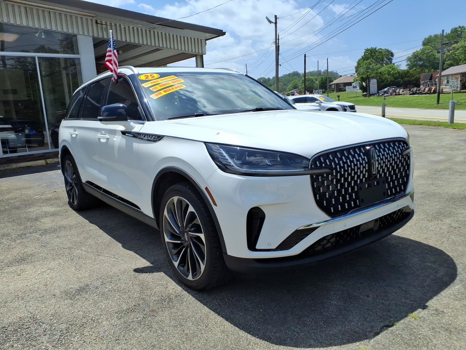 Used 2025 Lincoln Aviator Reserve w/ Equipment Group 201A AWD/4WD image 1