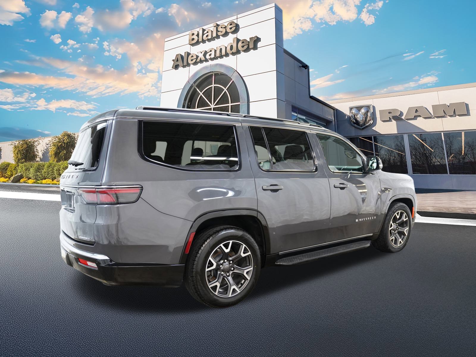 Used 2023 Jeep Wagoneer Series III w/ Preferred Equipment Group video 3