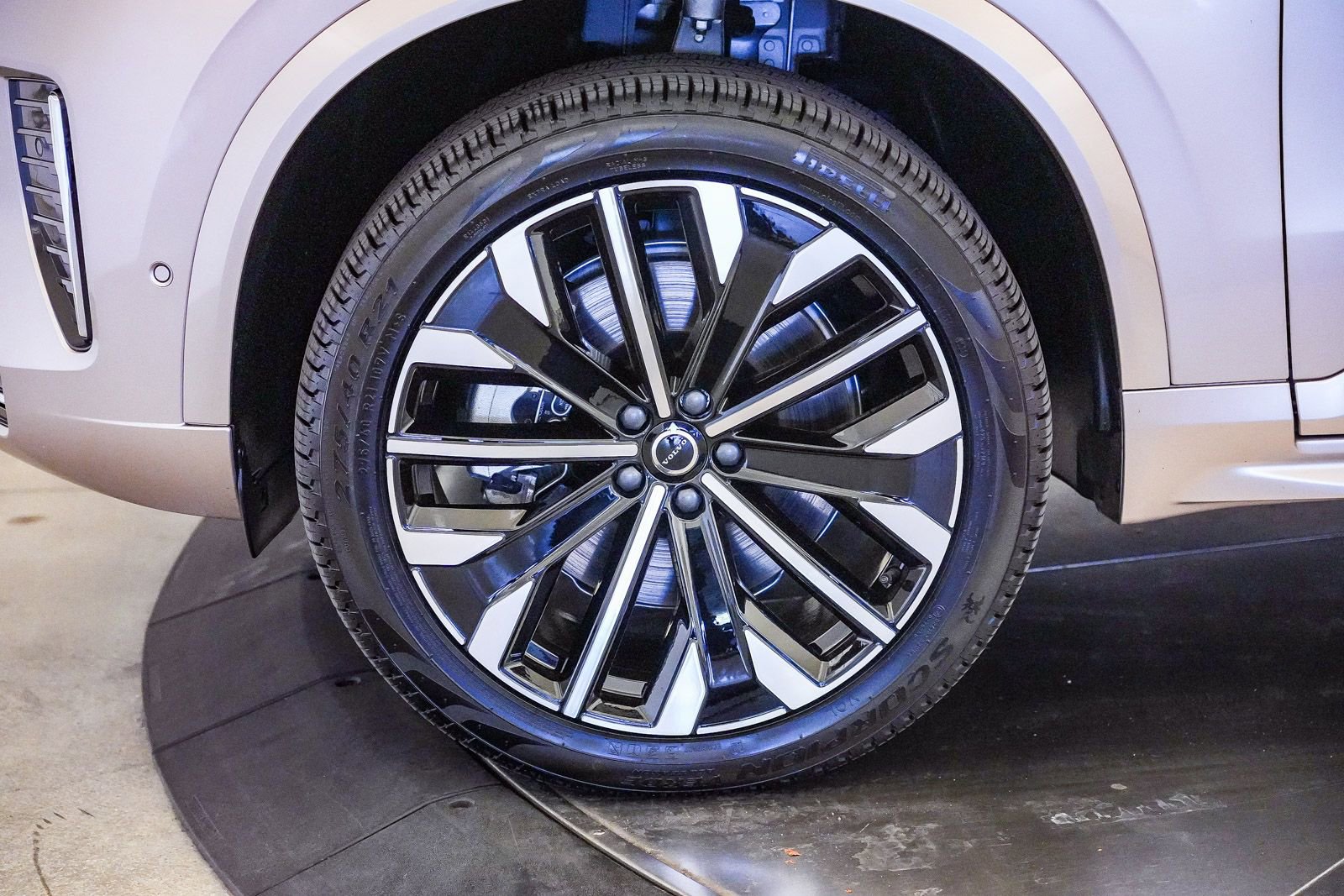 Certified 2026 Volvo XC90 T8 Plus w/ Protection Package Premier AWD/4WD image 10
