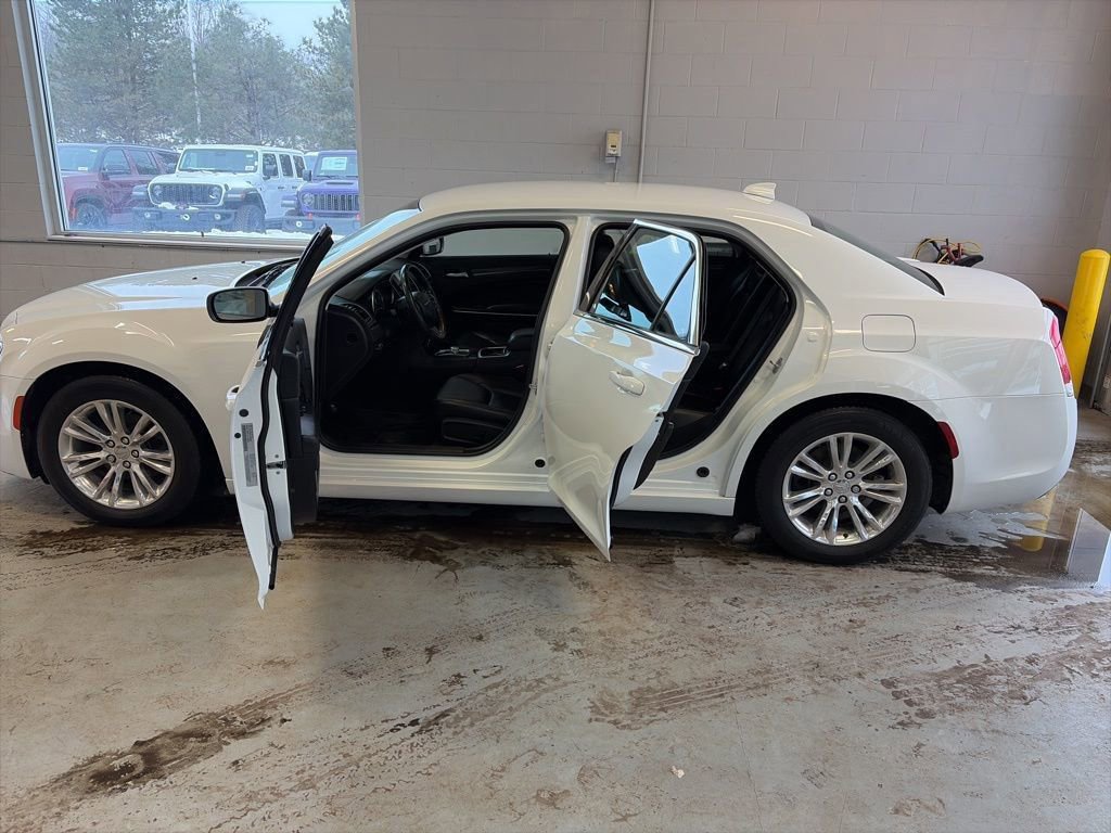 Used 2020 Chrysler 300 Touring L w/ Quick Order Package 2EF RWD image 14