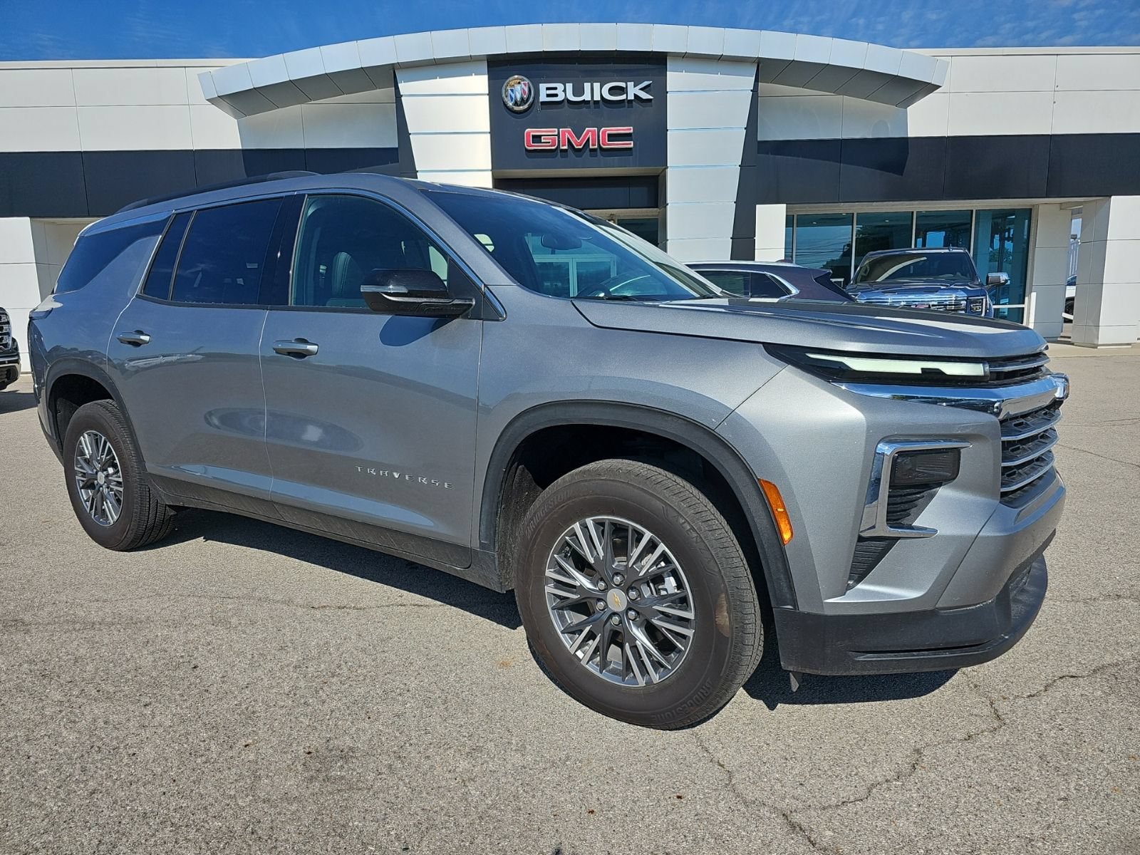 Used 2026 Chevrolet Traverse LT