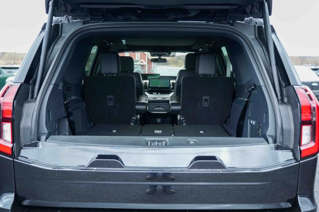 Used 2025 Ford Expedition Tremor image 11