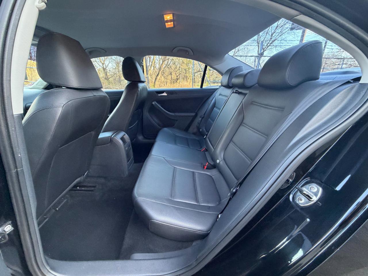 Used 2014 Volkswagen Jetta SE FWD image 25