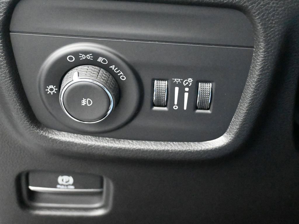 New 2025 Jeep Grand Cherokee Limited w/ Trailer Tow Package image 27