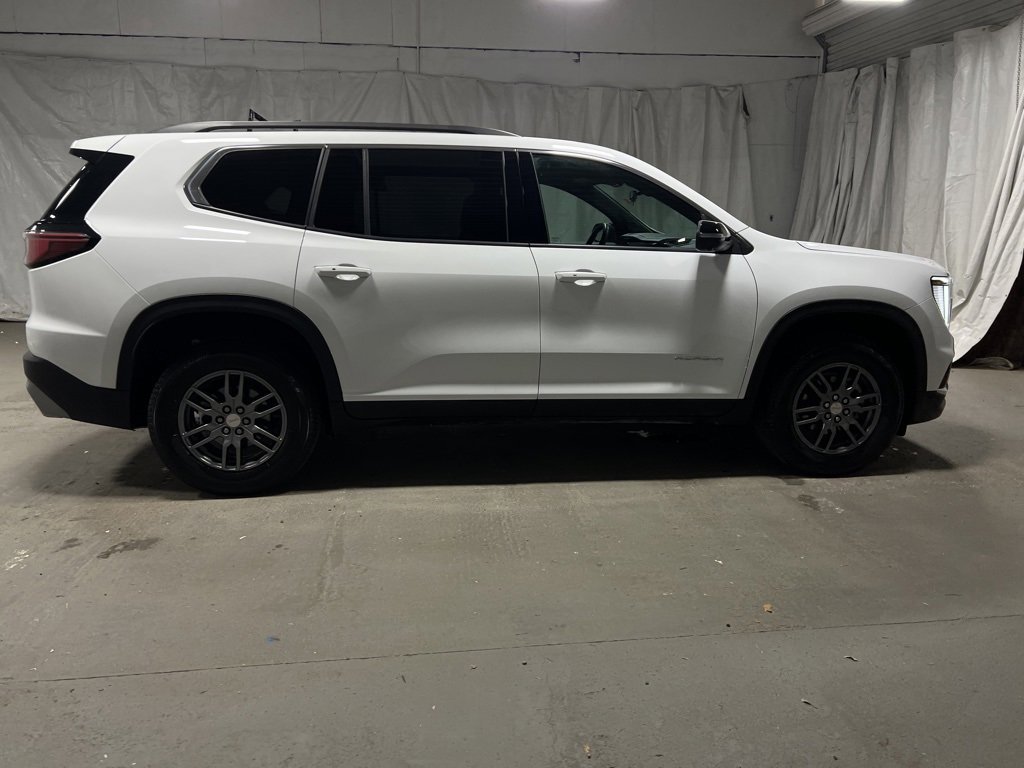 Used 2025 GMC Acadia Elevation image 8