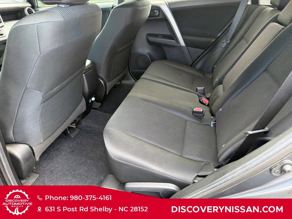Used 2018 Toyota RAV4 LE FWD image 31