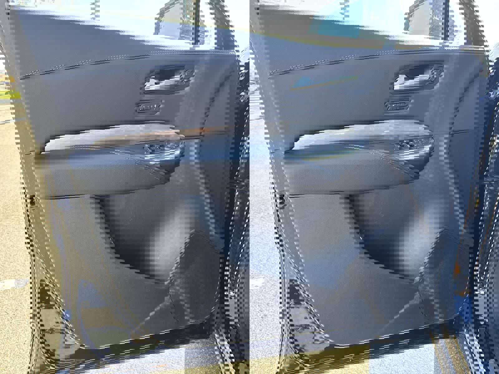 Used 2024 Cadillac XT4 Premium Luxury image 19