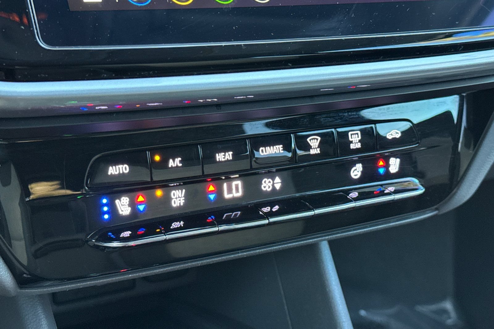 Used 2023 Chevrolet Bolt EUV Premier w/ Super Cruise Package FWD image 21