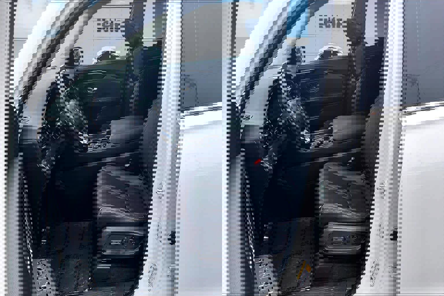 Used 2023 Honda Pilot Touring image 11