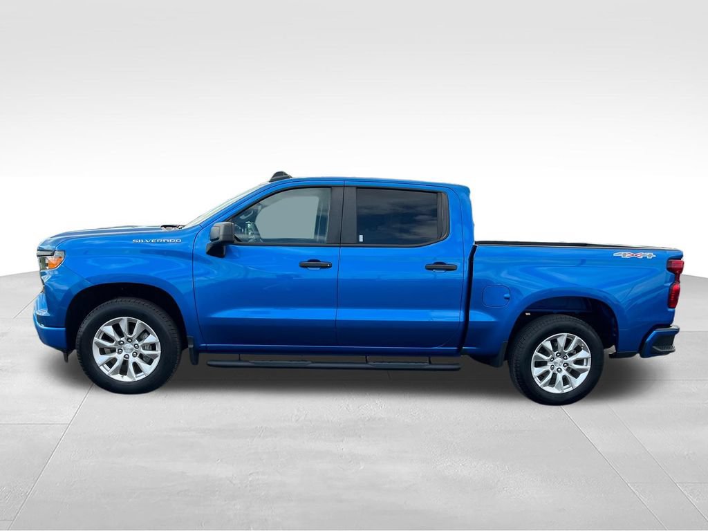 Used 2024 Chevrolet Silverado 1500 Custom AWD/4WD image 2