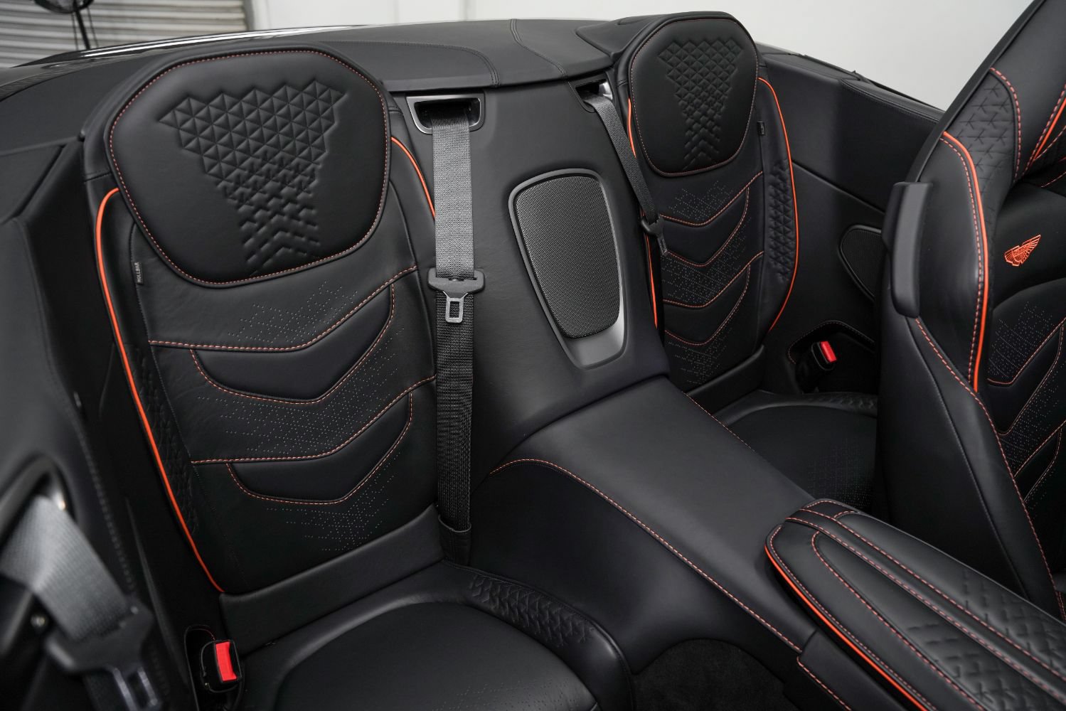 Used 2022 Aston Martin DBS Superleggera Volante RWD image 34