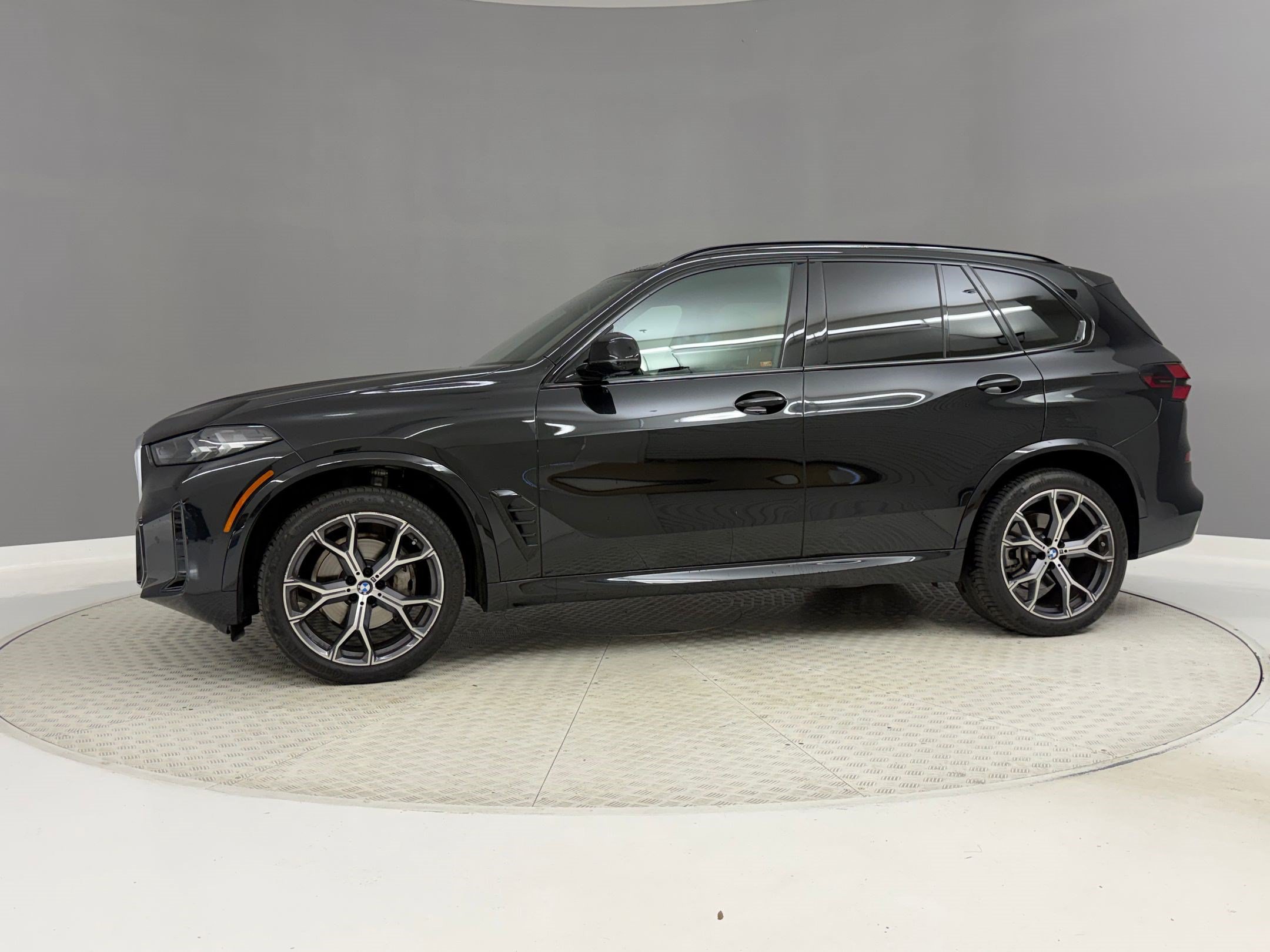 Certified 2024 BMW X5 sDrive40i w/ M Sport Package RWD image 2
