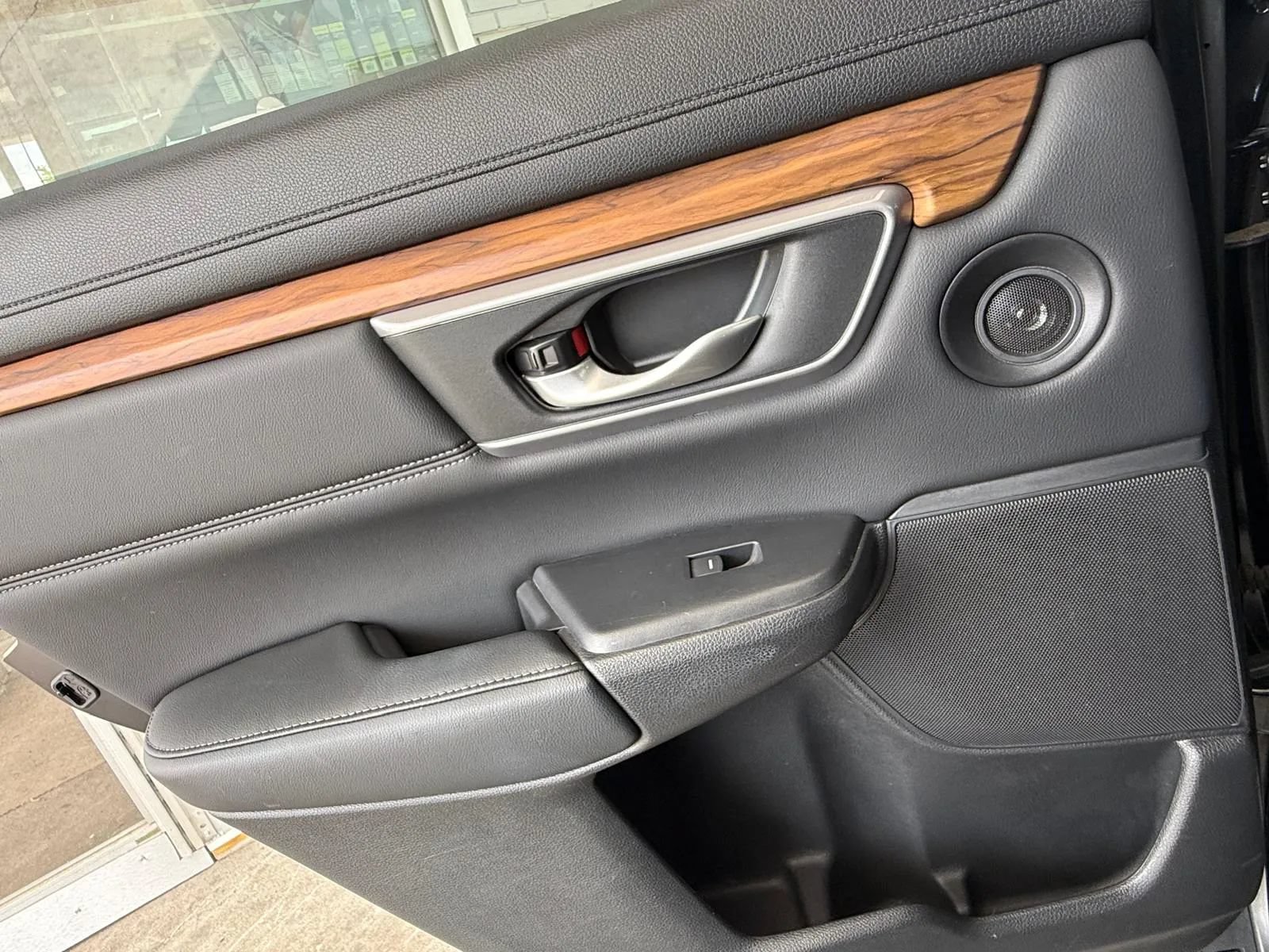 Used 2017 Honda CR-V Touring image 17