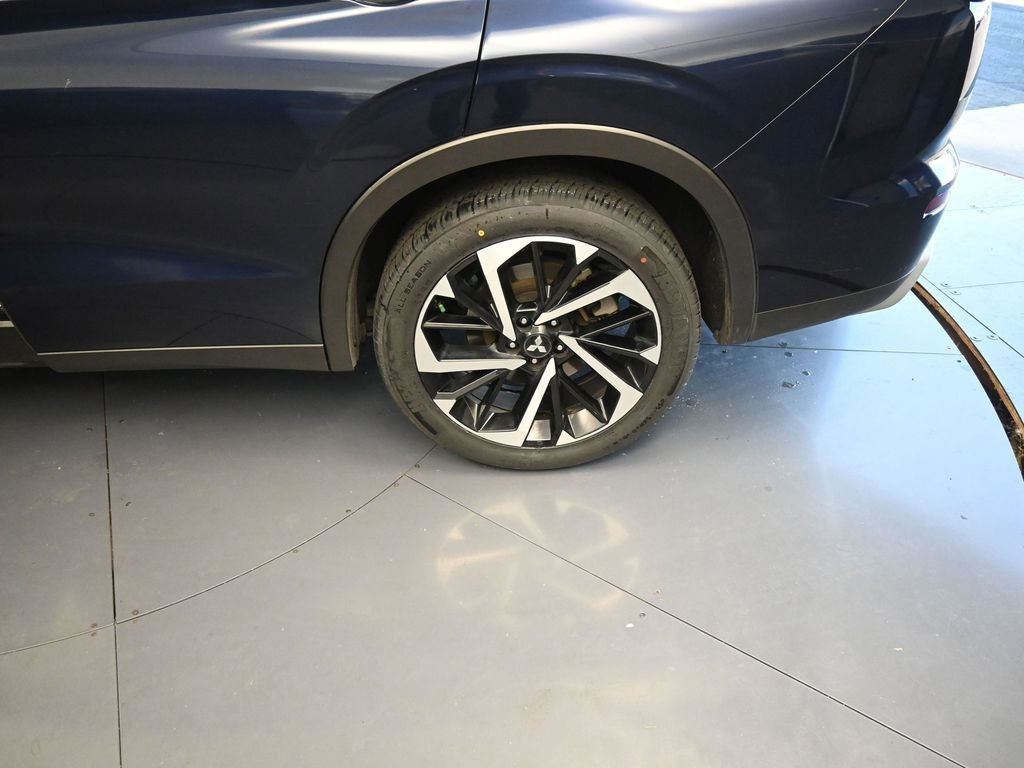 Used 2024 Mitsubishi Outlander AWD image 17
