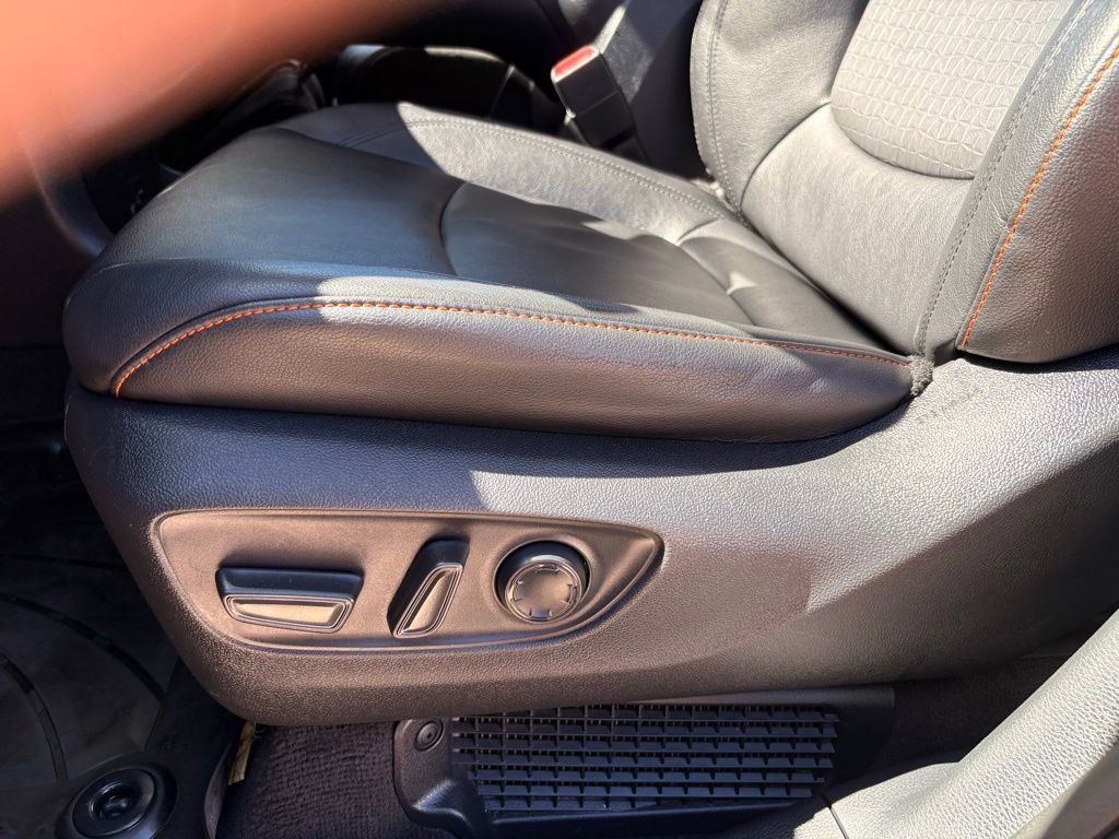 Used 2023 Toyota Sienna XSE AWD/4WD image 28