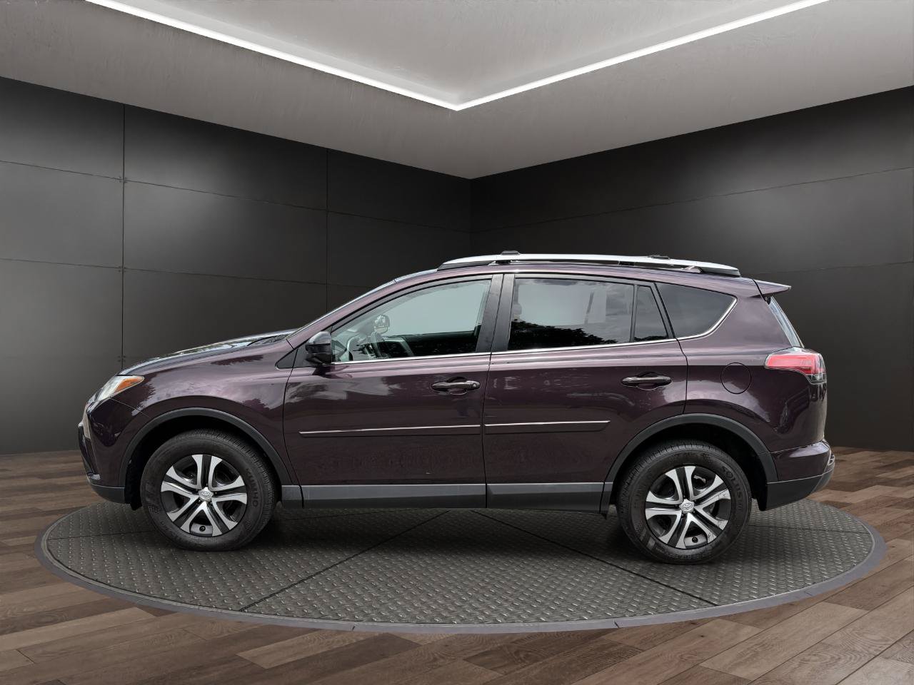 Used 2016 Toyota RAV4 LE AWD/4WD image 5