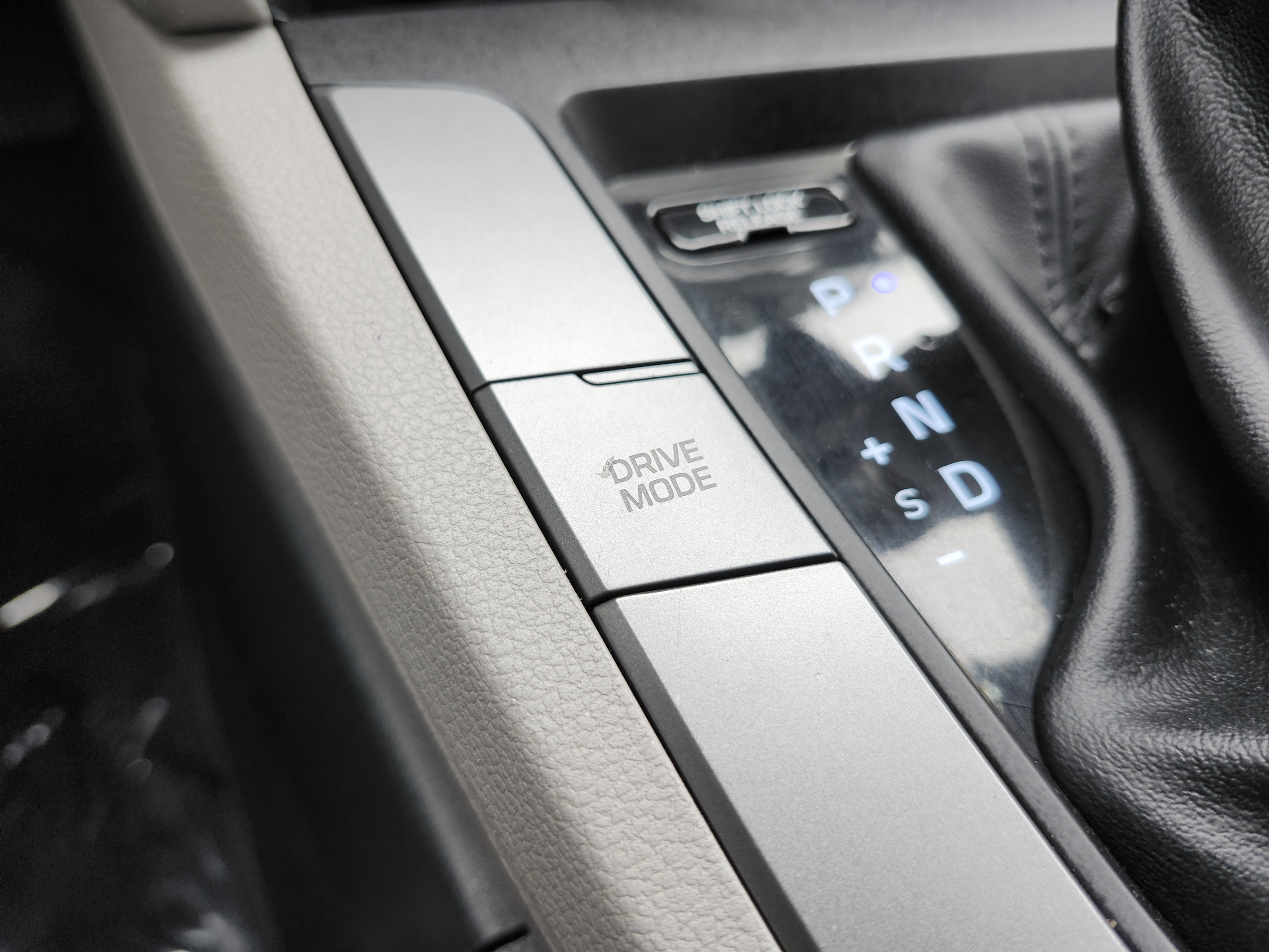 Used 2020 Hyundai Elantra SE FWD image 8