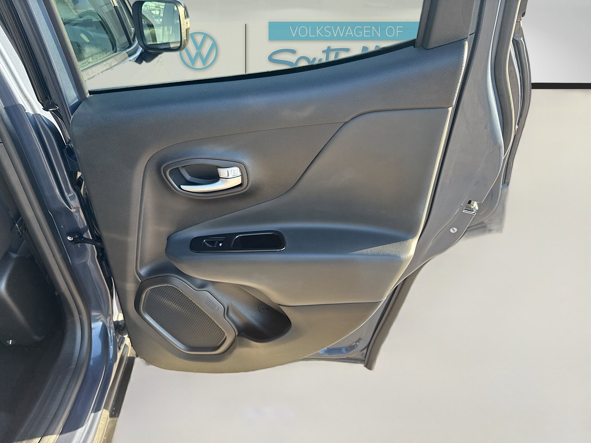 Used 2022 Jeep Renegade Trailhawk image 30