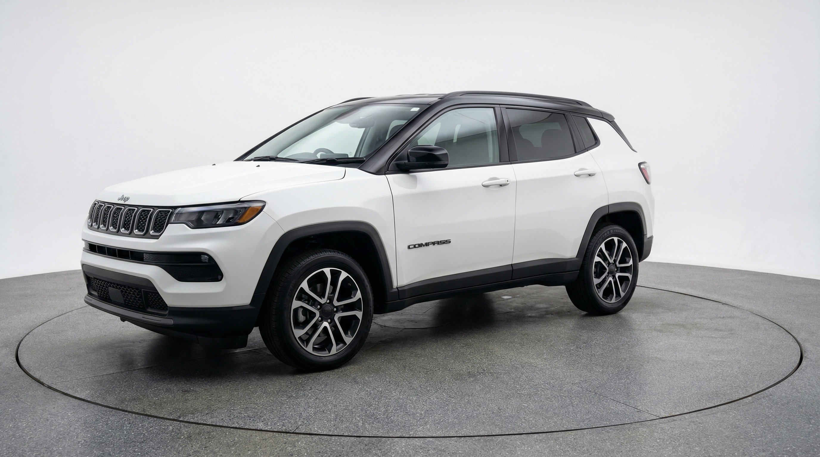 Used 2025 Jeep Compass Trailhawk AWD/4WD image 3