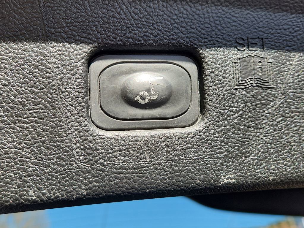 Used 2024 Ford Edge Titanium image 12