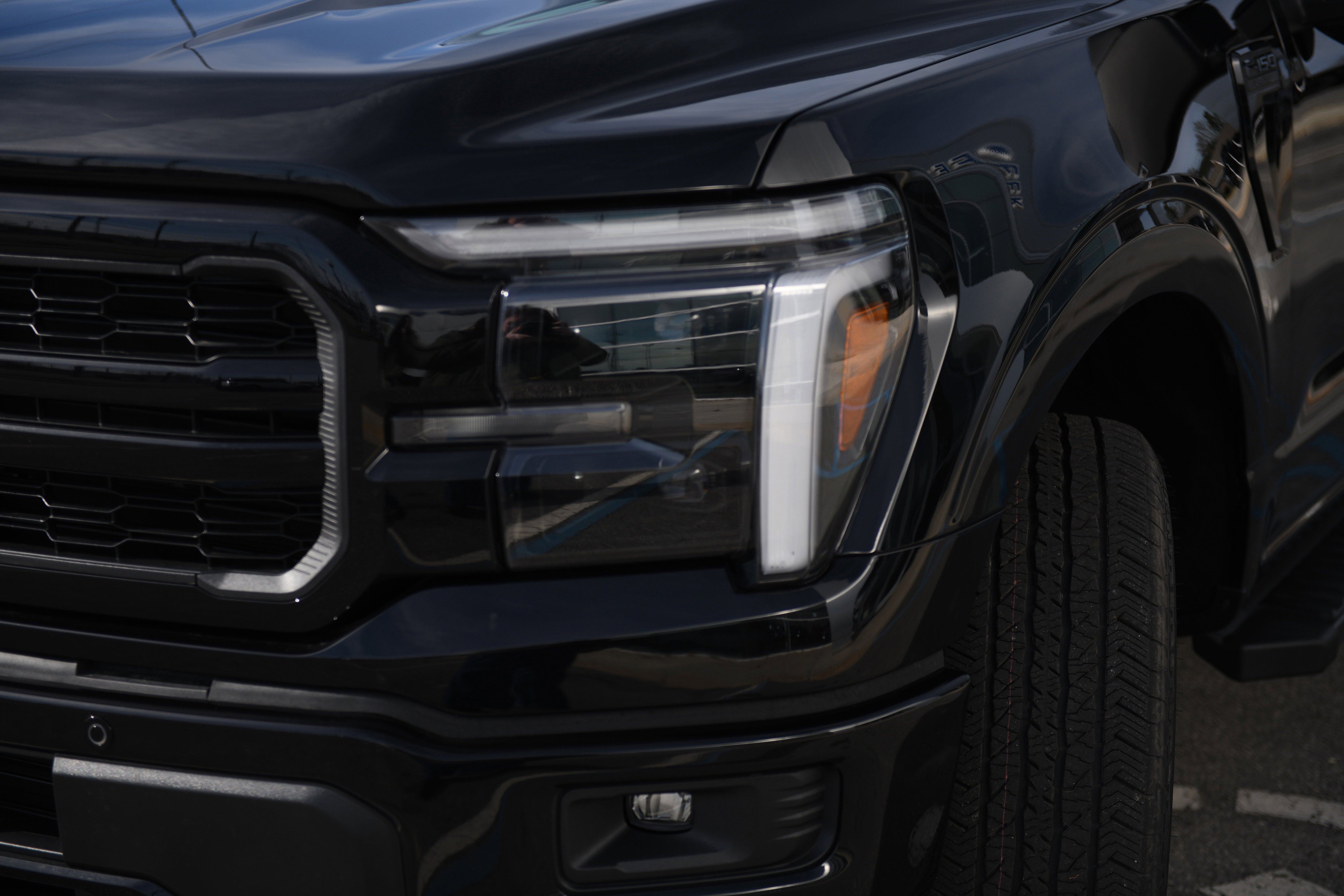 New 2025 Ford F150 Lariat w/ Equipment Group 502A High image 13