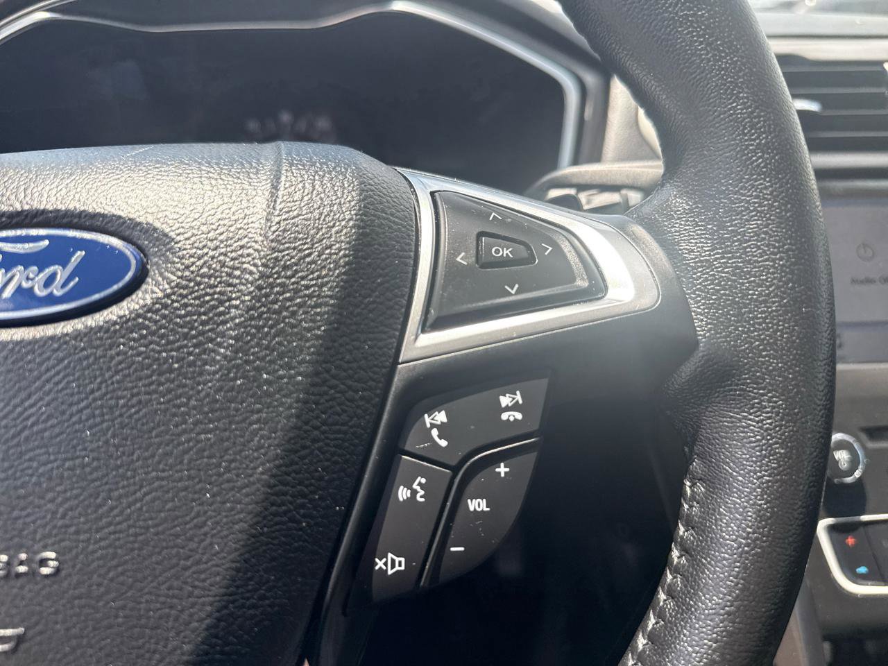 Used 2019 Ford Fusion SEL FWD image 17