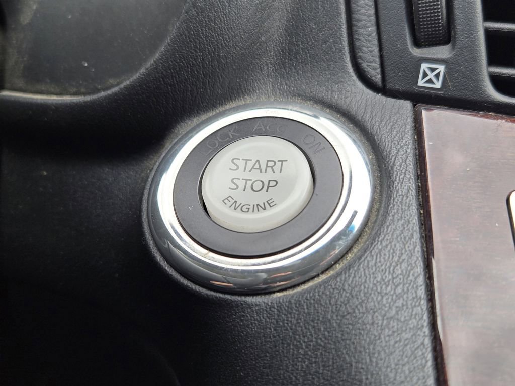 Used 2017 INFINITI Q70 L 3.7 image 28