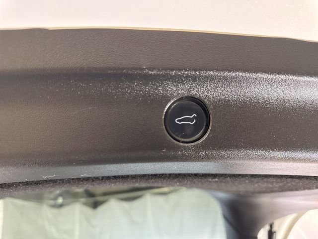 Used 2020 Tesla Model Y Long Range image 31