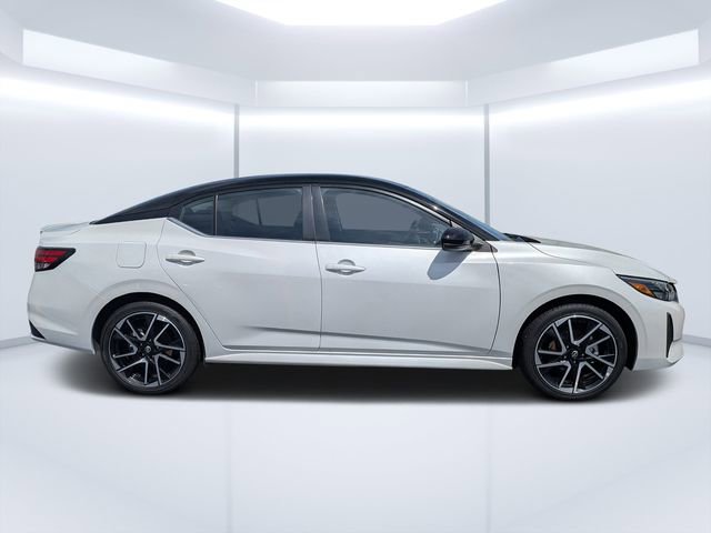 Used 2025 Nissan Sentra SR image 2