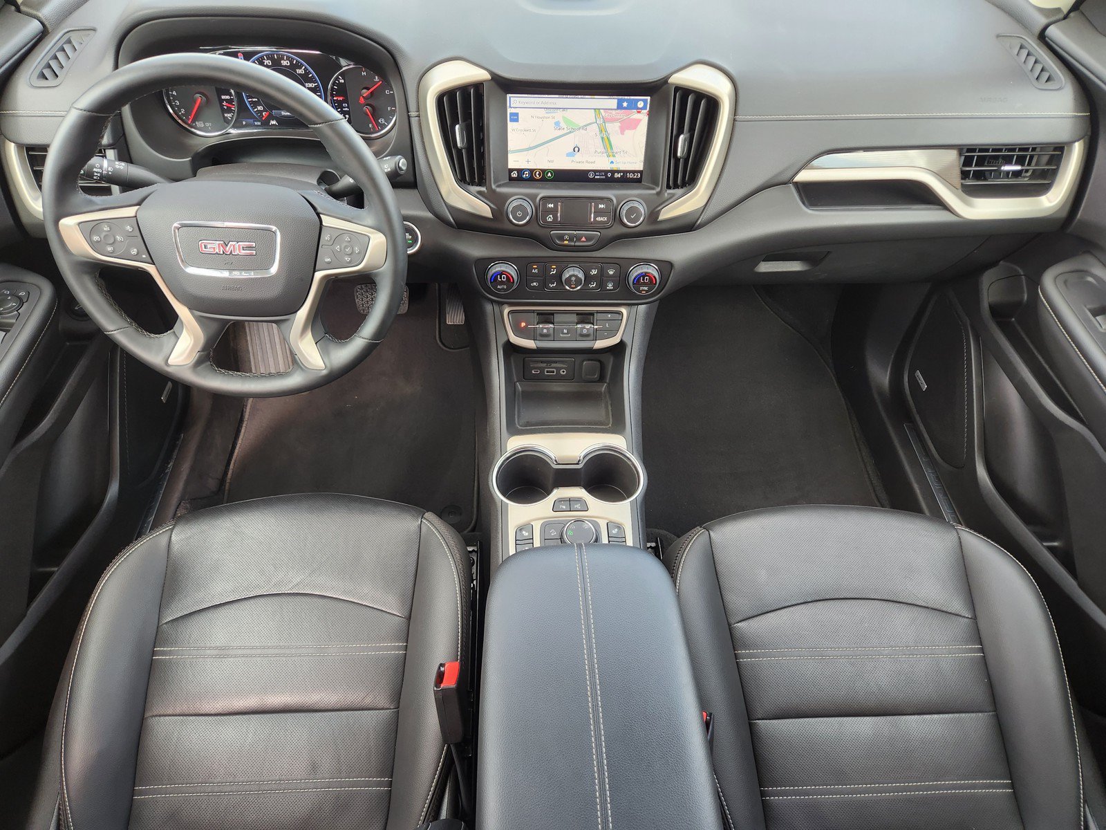Used 2024 GMC Terrain Denali w/ Denali Premium Package AWD/4WD image 9