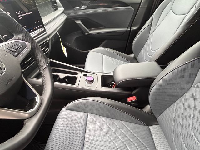 New 2026 Volkswagen Tiguan SE R-Line FWD image 9