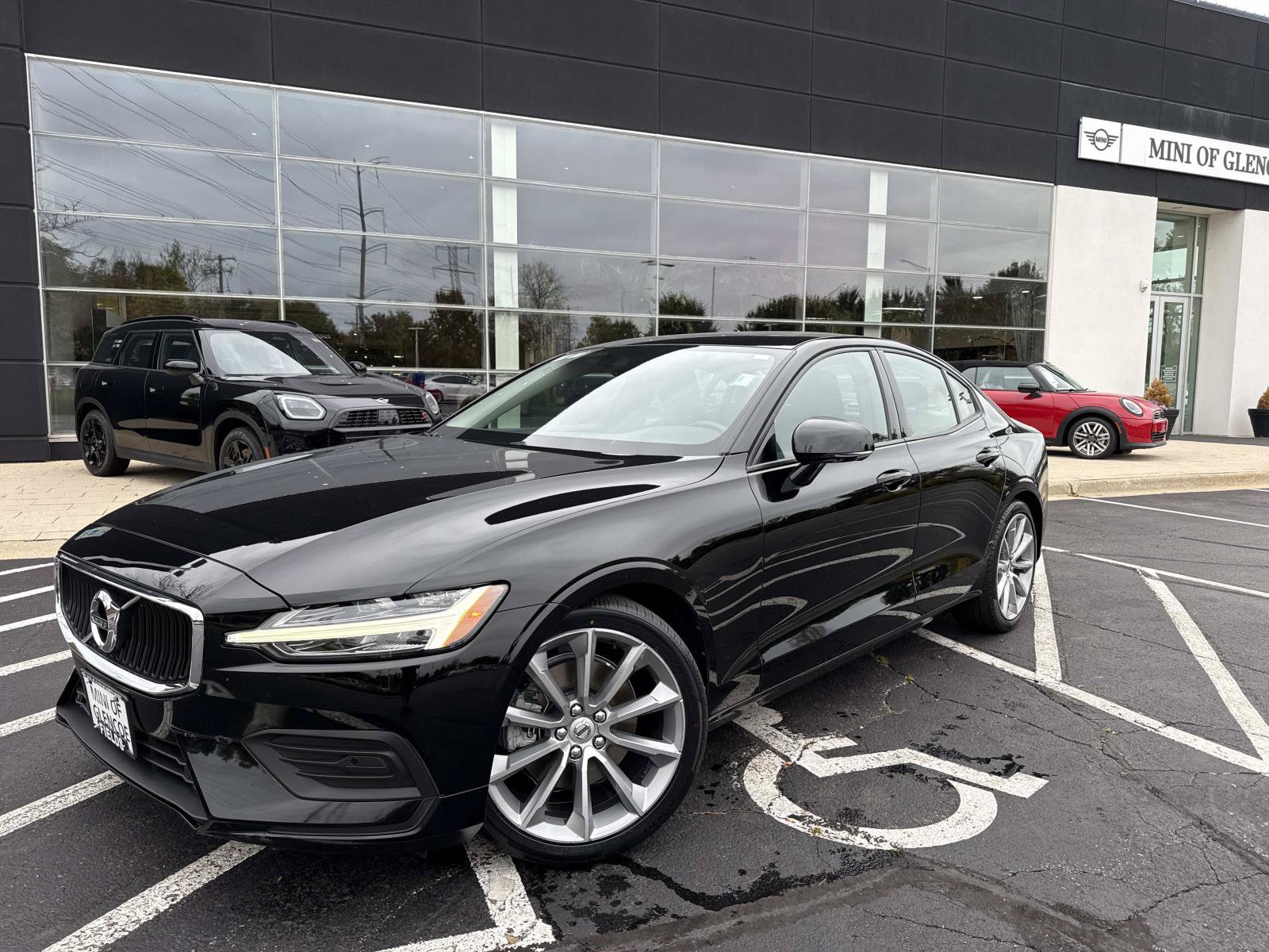 Used 2019 Volvo S60 T5 Momentum w/ Premium Package FWD image 1