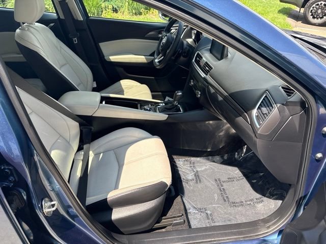 Used 2018 MAZDA MAZDA3 Grand Touring w/ Premium Equipment Package FWD image 33