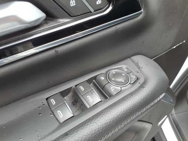 Used 2025 GMC Yukon Denali RWD image 13